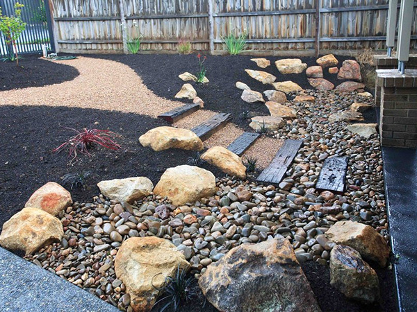 pebble-rock-landscaping-ideas-98_2 Идеи за озеленяване на камъчета