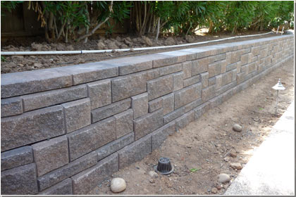retaining-wall-with-pavers-15_8 Подпорна стена с павета