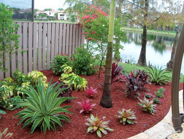 small-backyard-tropical-landscaping-ideas-76_7 Малък заден двор тропически идеи за озеленяване