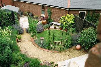 small-garden-design-ideas-uk-67_6 Малка градина дизайн идеи Великобритания