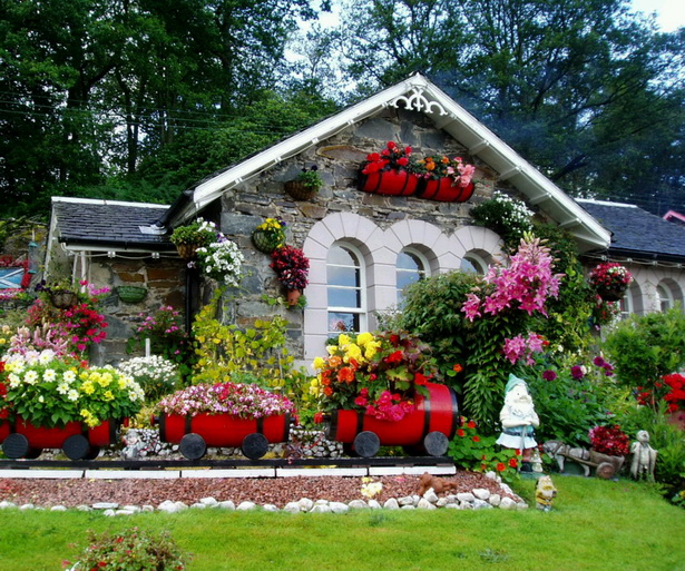 small-house-with-beautiful-garden-33_10 Малка къща с красива градина