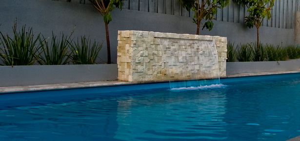 swimming-pool-water-features-77_19 Характеристики на водата в басейна
