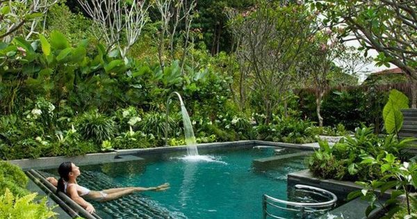 Тропически градини с басейни