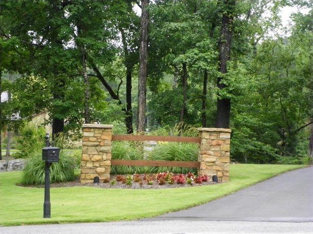 driveway-entrance-landscaping-ideas-75_19 Алеята вход озеленяване идеи