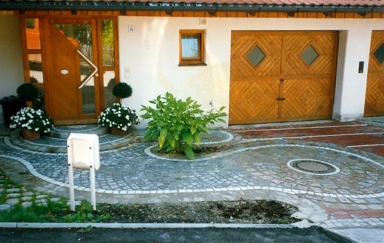 front-garden-with-driveway-design-83_15 Предна градина с дизайн на алеята