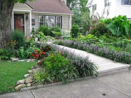 sidewalk-landscaping-ideas-79_17 Идеи за озеленяване на тротоара
