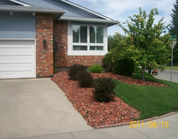 small-front-yard-landscaping-with-driveway-63_19 Малък преден двор озеленяване с алея