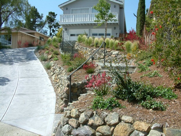 steep-driveway-landscaping-ideas-24_2 Стръмни идеи за озеленяване на алеята