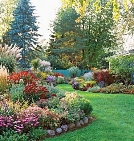 beautiful-backyard-flower-gardens-57_5 Красиви градини с цветя в задния двор