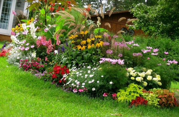 flower-gardens-for-small-yards-40_16 Цветни градини за малки дворове