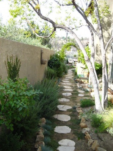 long-narrow-backyard-landscaping-ideas-37_17 Дълги тесни задния двор озеленяване идеи
