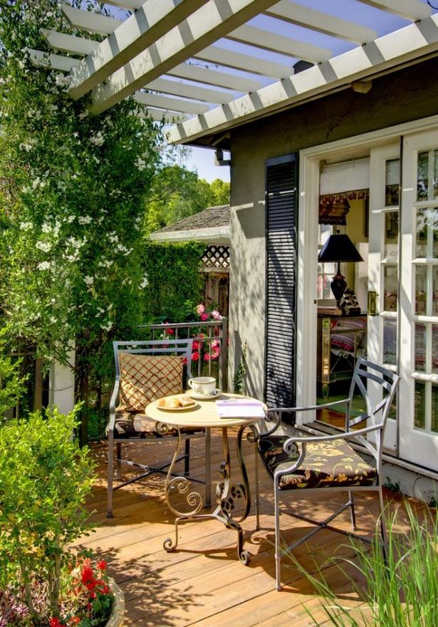 outdoor-living-spaces-for-small-backyards-29_16 Открити жилищни пространства за малки дворове