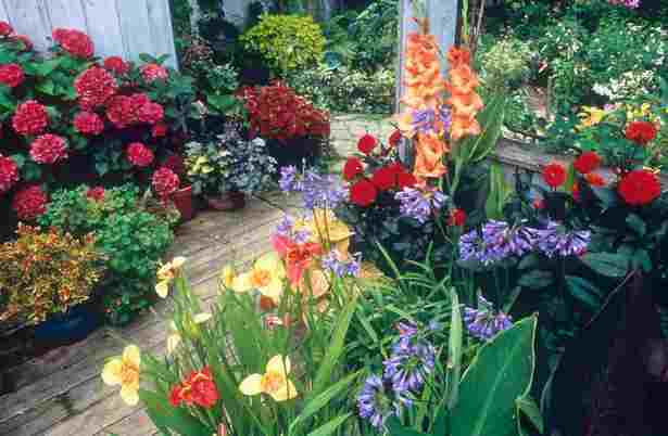 small-backyard-flower-garden-ideas-04_2 Малък заден двор цветна градина идеи