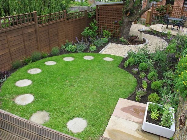 small-square-backyard-landscaping-ideas-94_15 Малък квадратен двор идеи за озеленяване