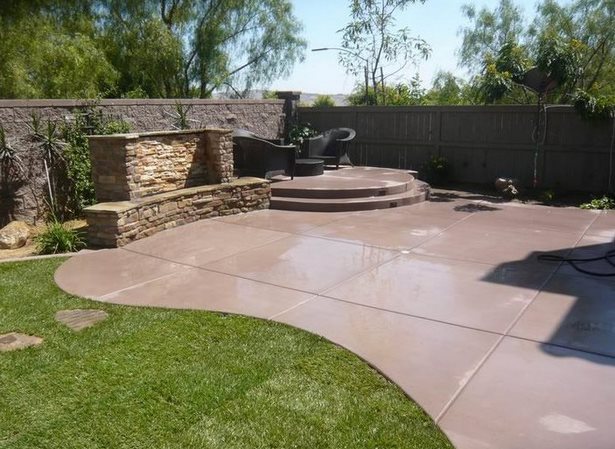 Идеи за озеленяване на задния двор с бетон