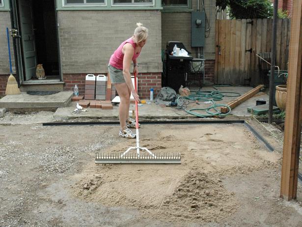 build-paver-patio-yourself-53_2 Изграждане на паве вътрешен двор себе си