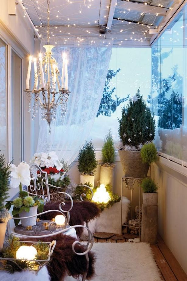 Коледна украса за малък вътрешен двор
