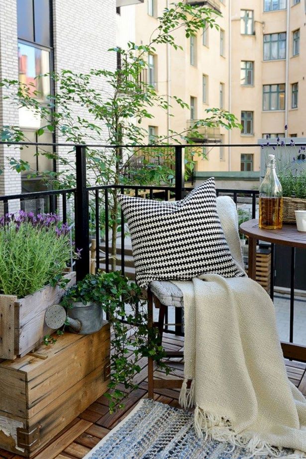 decorating-small-outdoor-balcony-27_15 Декориране на малък открит балкон
