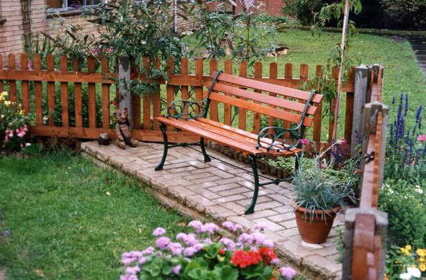 garden-bench-decorating-ideas-46_16 Градинска пейка декоративни идеи