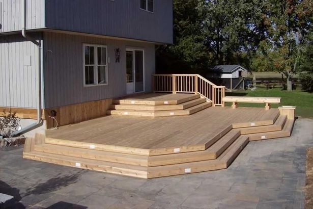large-backyard-deck-designs-15_16 Голям дизайн на палубата на задния двор