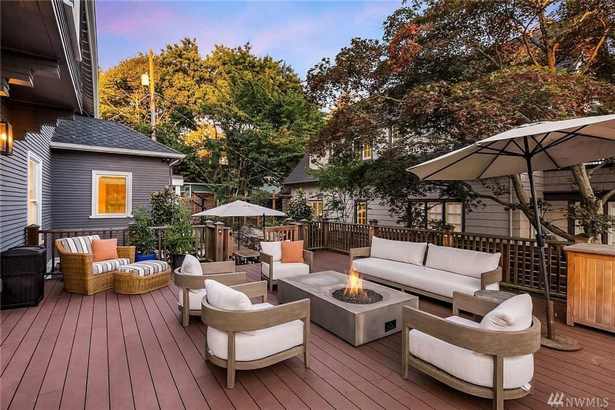 large-backyard-deck-designs-15_9 Голям дизайн на палубата на задния двор