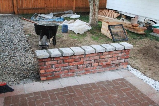 patio-with-brick-wall-44_6 Вътрешен двор с тухлена стена