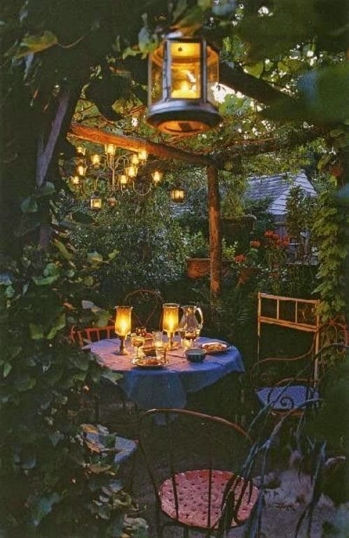 Романтични идеи за декориране на вътрешния двор