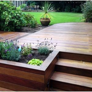 small-wood-deck-design-ideas-16 Малки идеи за дизайн на дървени палуби