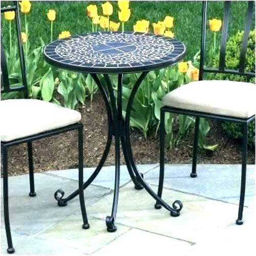 tiny-patio-table-59_2 Малка маса за вътрешен двор