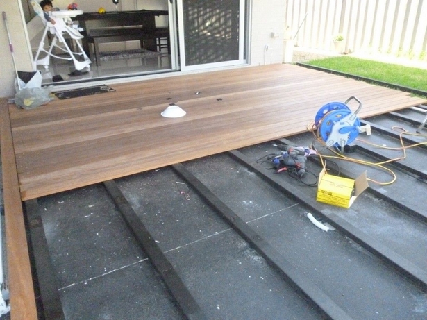 wood-deck-on-top-of-concrete-patio-15_10 Дървена палуба на върха на бетонен вътрешен двор