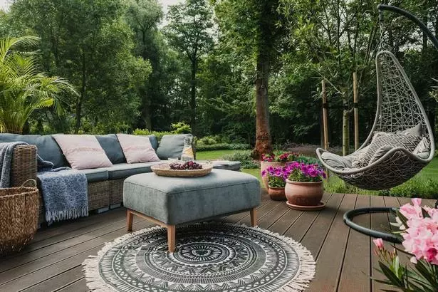 cheap-backyard-furniture-ideas-76-1 Евтини идеи за мебели в задния двор