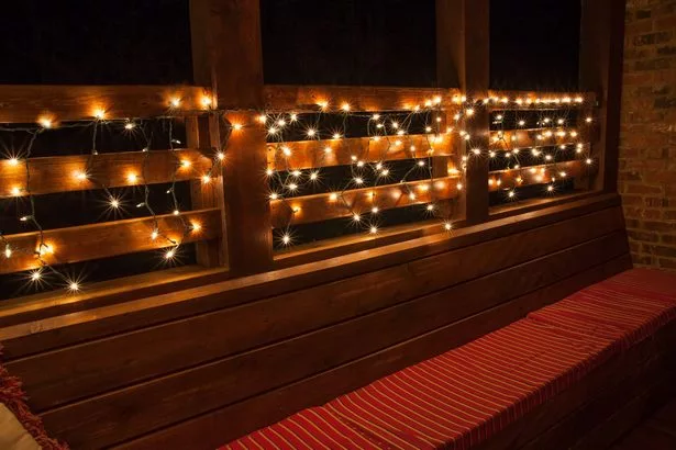 christmas-lights-on-deck-railing-08_3-10 Коледни светлини на палубата парапет