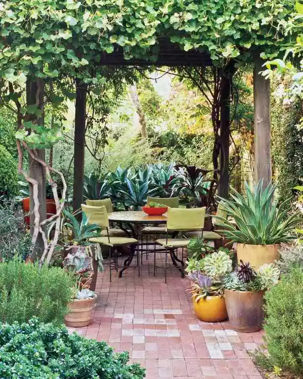 green-patio-ideas-78_8-14 Зелени идеи за вътрешен двор