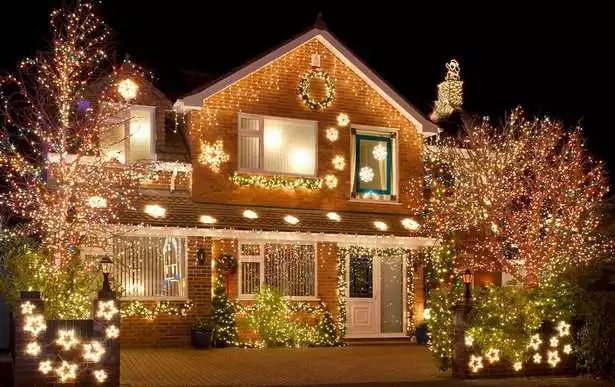 ideas-to-hang-christmas-lights-outside-78_12-4 Идеи за окачване на коледни светлини навън