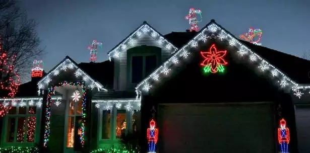 ideas-to-hang-christmas-lights-outside-78_17-9 Идеи за окачване на коледни светлини навън