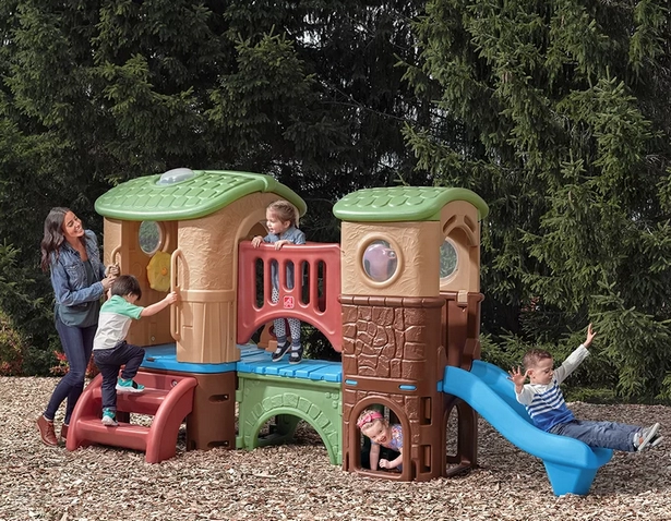 outdoor-childrens-play-centre-20_2-12 Открит детски игрален център