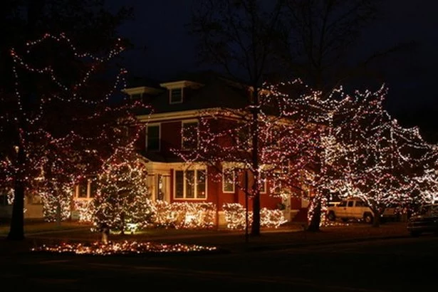 pictures-of-homes-with-outdoor-christmas-decorations-99_13-6 Снимки на домове с външна коледна украса
