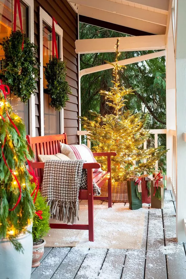 pictures-of-homes-with-outdoor-christmas-decorations-99_14-7 Снимки на домове с външна коледна украса