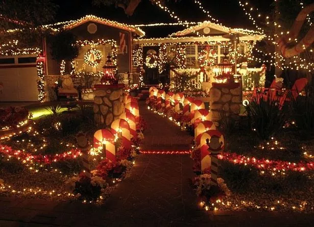 pictures-of-homes-with-outdoor-christmas-decorations-99_9-16 Снимки на домове с външна коледна украса