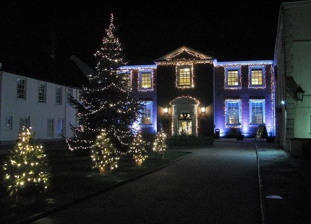 pictures-of-outdoor-christmas-lights-on-houses-83_12-4 Снимки на външни коледни светлини на къщите