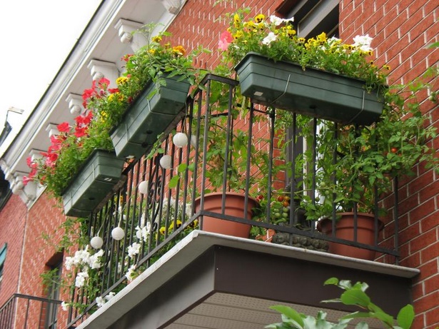 simple-balcony-garden-ideas-33_13 Прости идеи за балкон градина