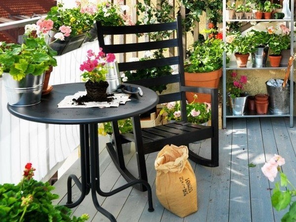 simple-balcony-garden-ideas-33_9 Прости идеи за балкон градина