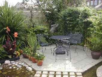 tiny-patio-garden-ideas-05_13 Малък вътрешен двор градински идеи