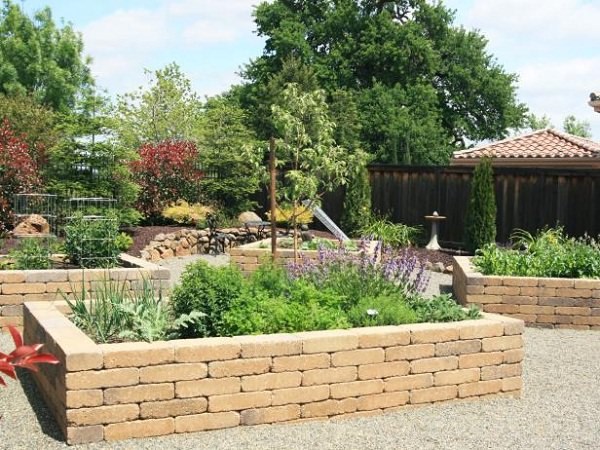 brick-raised-garden-beds-95 Тухлени повдигнати градински легла