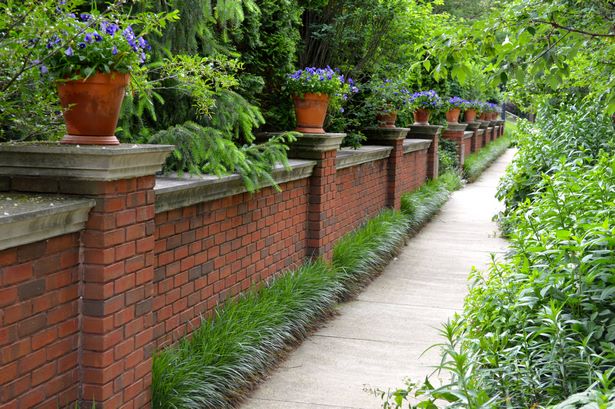 front-garden-brick-wall-designs-72_13 Фронт градина тухлена стена дизайни