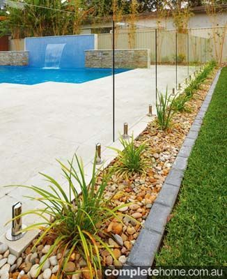 landscaping-ideas-around-screened-pool-62_2 Идеи за озеленяване около екраниран басейн