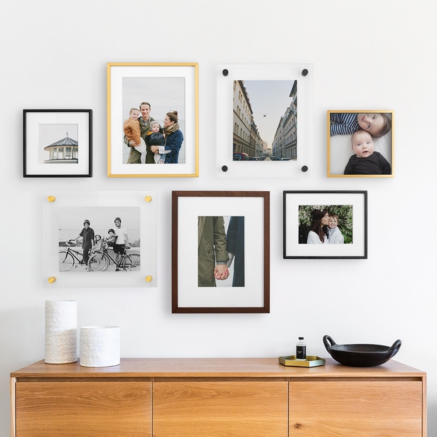 decorating-with-photo-frames-on-walls-60_12 Декориране с фоторамки по стените