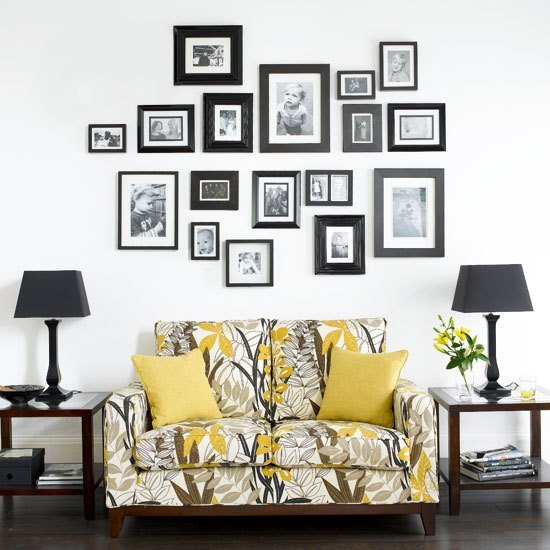 decorating-with-photo-frames-on-walls-60_14 Декориране с фоторамки по стените