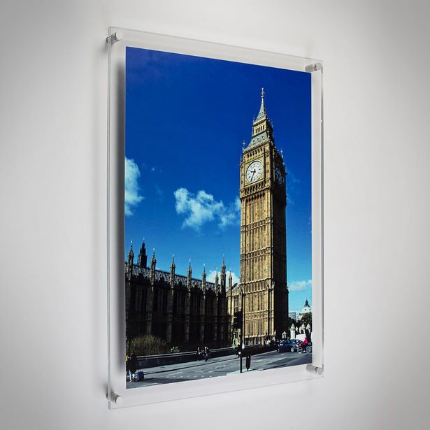 display-of-picture-frames-on-wall-82 Показване на рамки за картини на стена