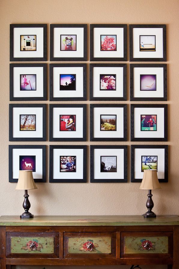 display-of-picture-frames-on-wall-82_2 Показване на рамки за картини на стена